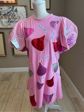 New! QUEEN OF SPARKLES Sequin Kiss Me Queen Pink Poof Sleeve Dress